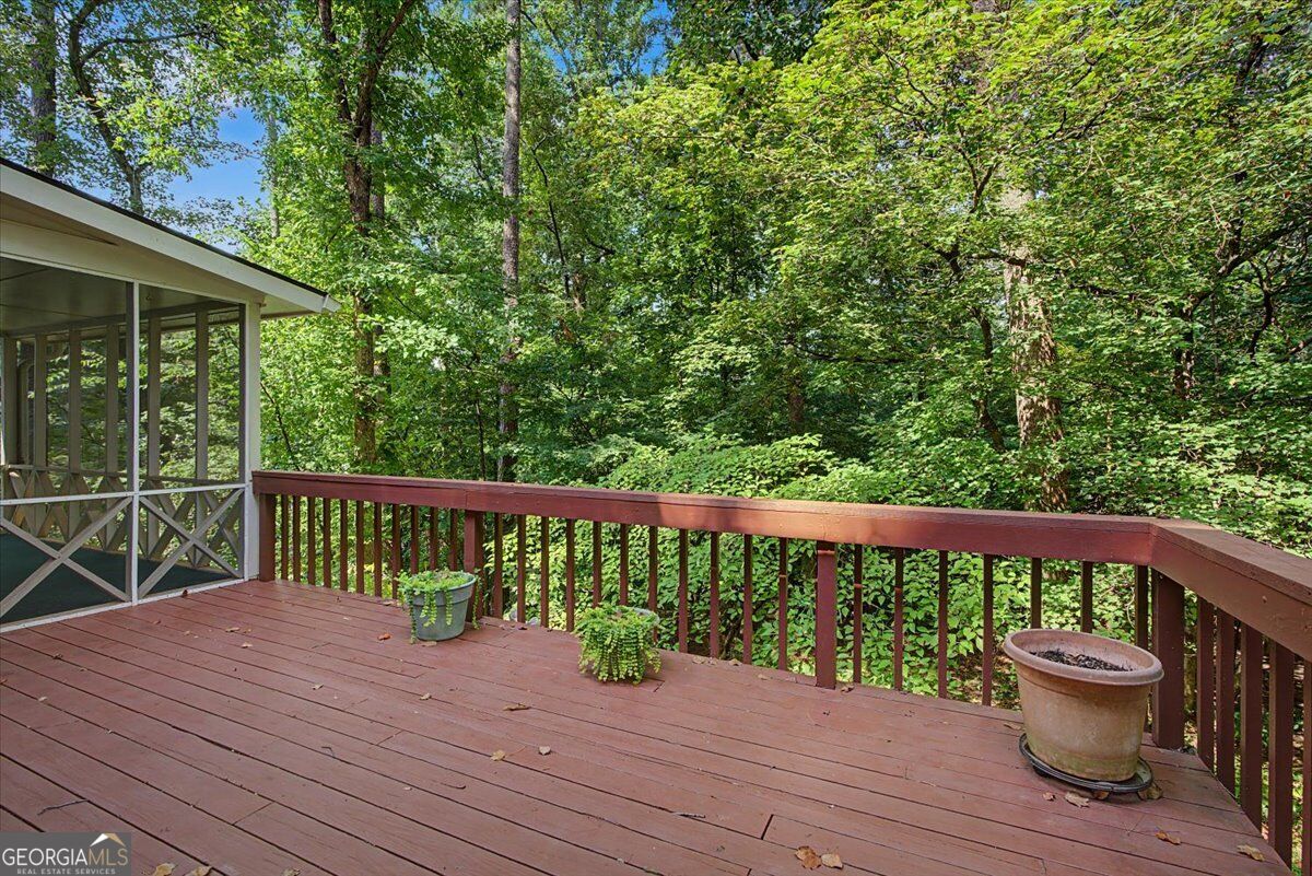 1663 Huntingford Drive Property Photo 28