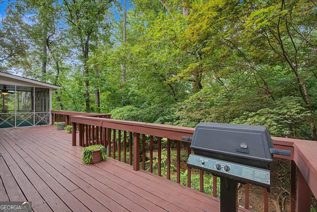 1663 Huntingford Drive Property Photo 29