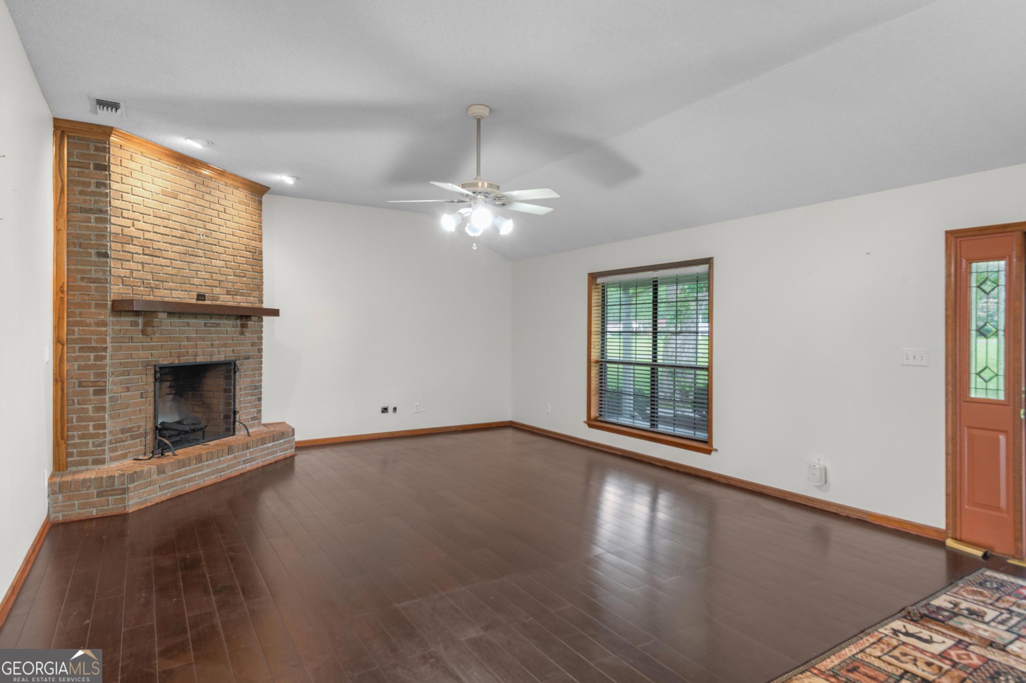 4909 Perry Road Property Photo 2