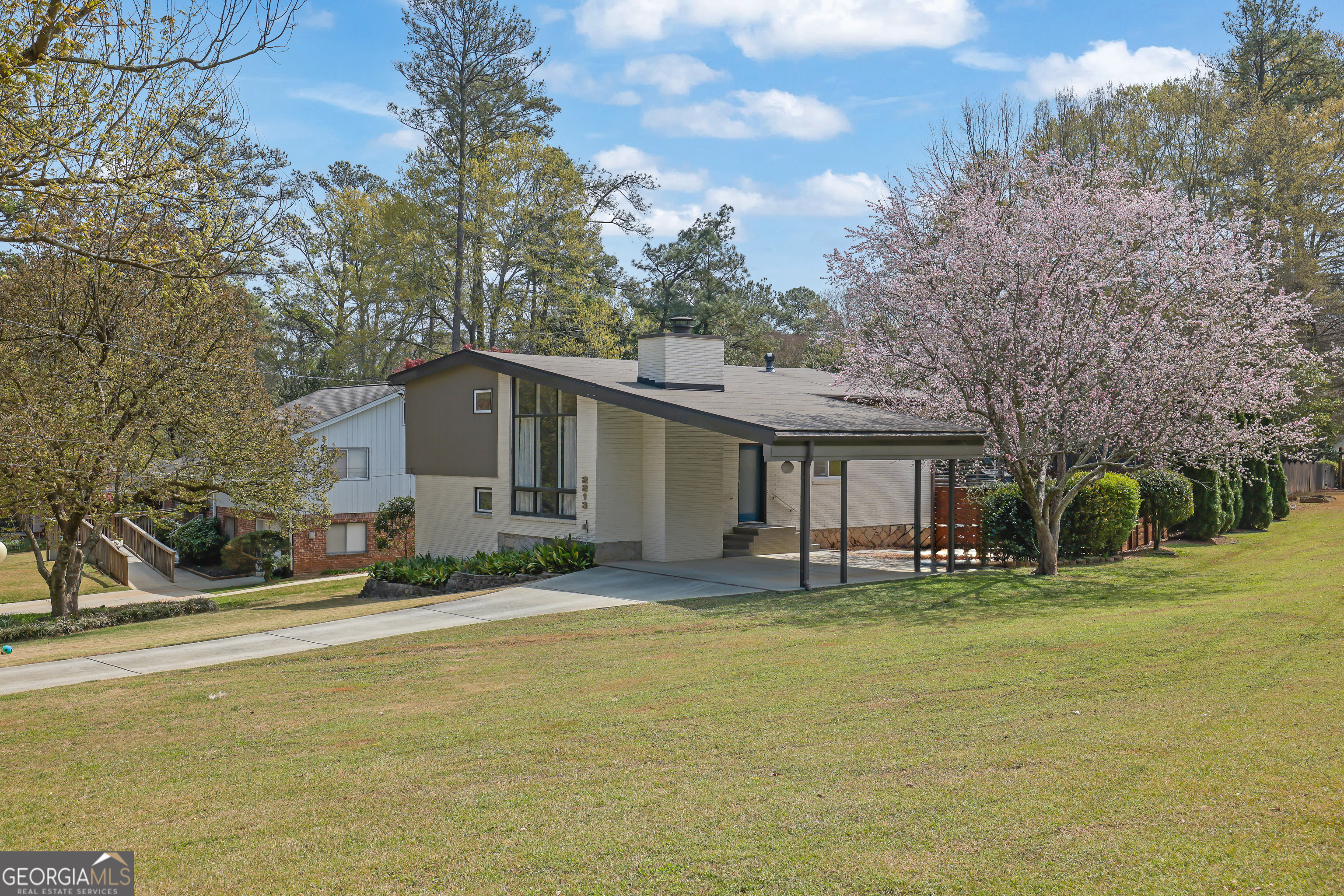 2213 Leafmore Drive Property Photo 3