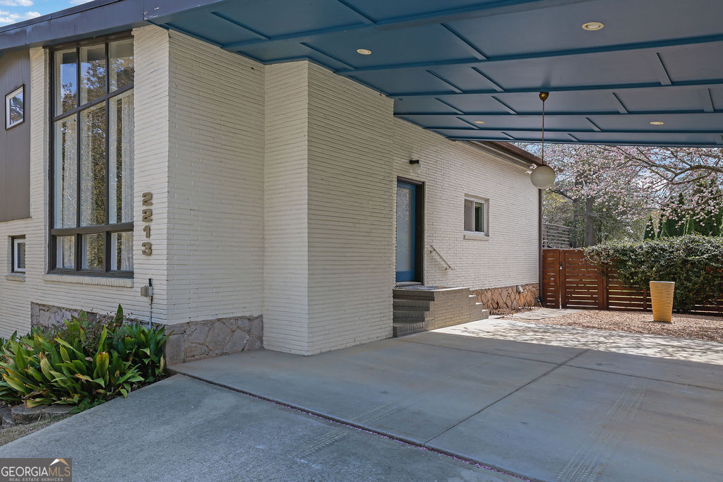 2213 Leafmore Drive Property Photo 4