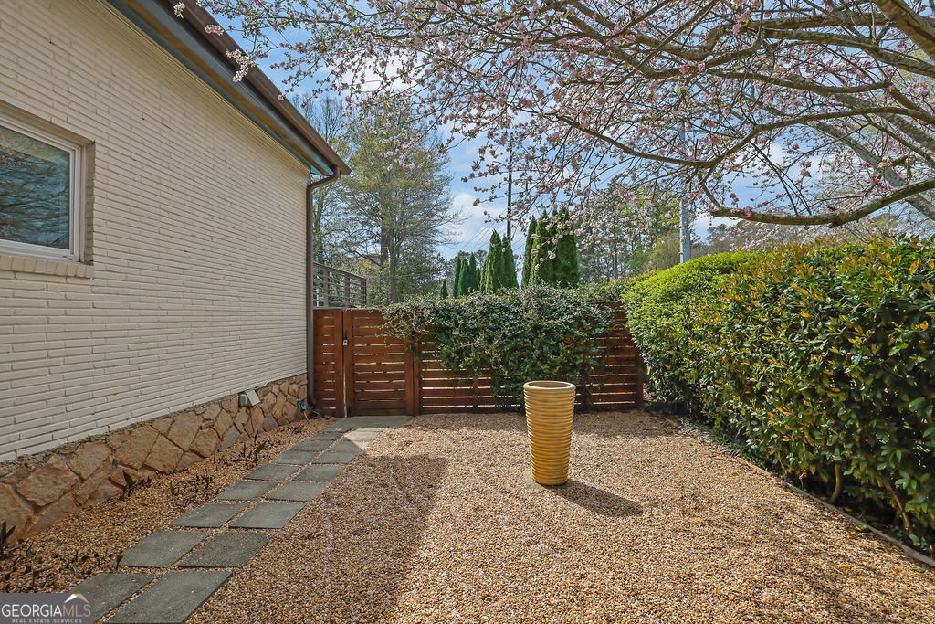 2213 Leafmore Drive Property Photo 8