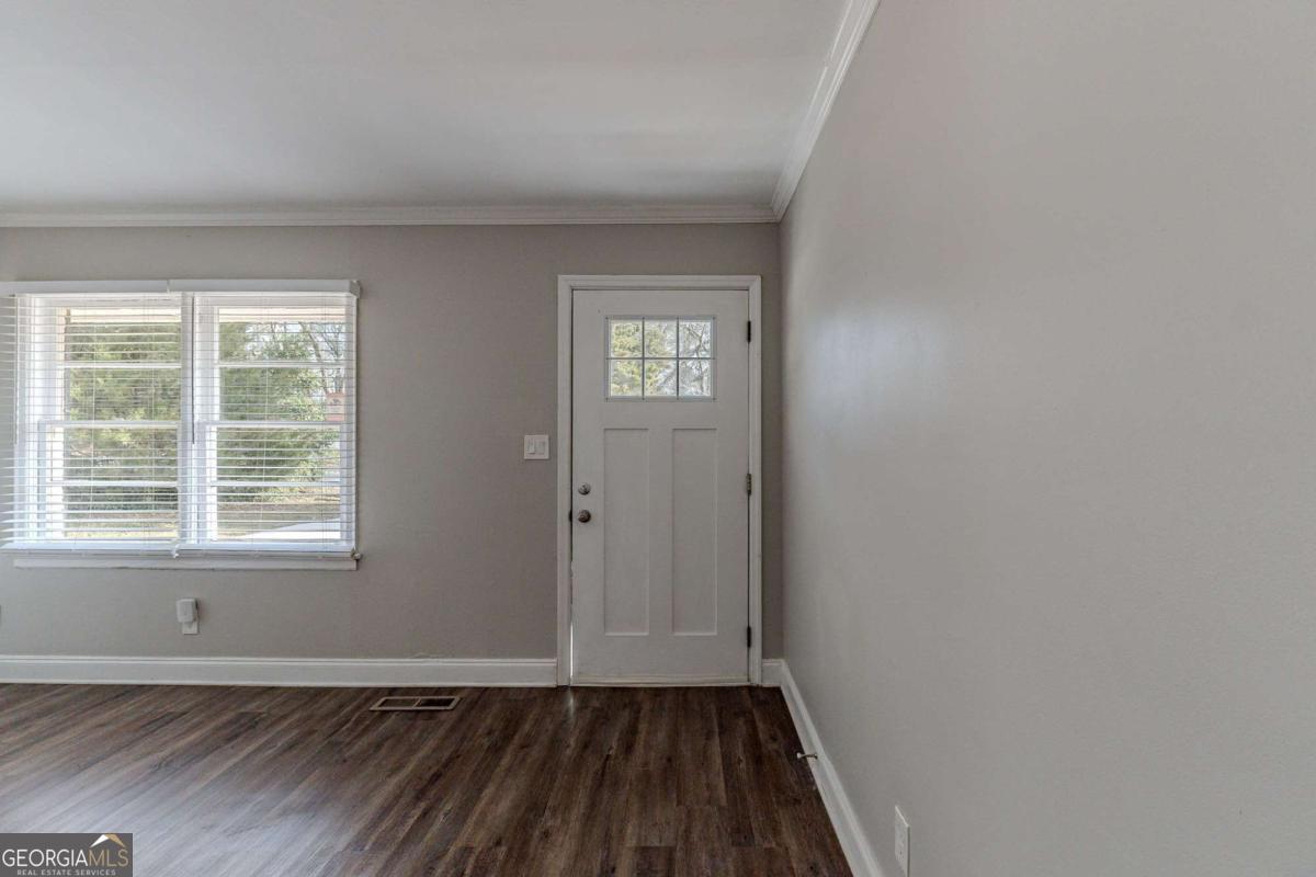 1255 Glen Forest Way Property Photo 2
