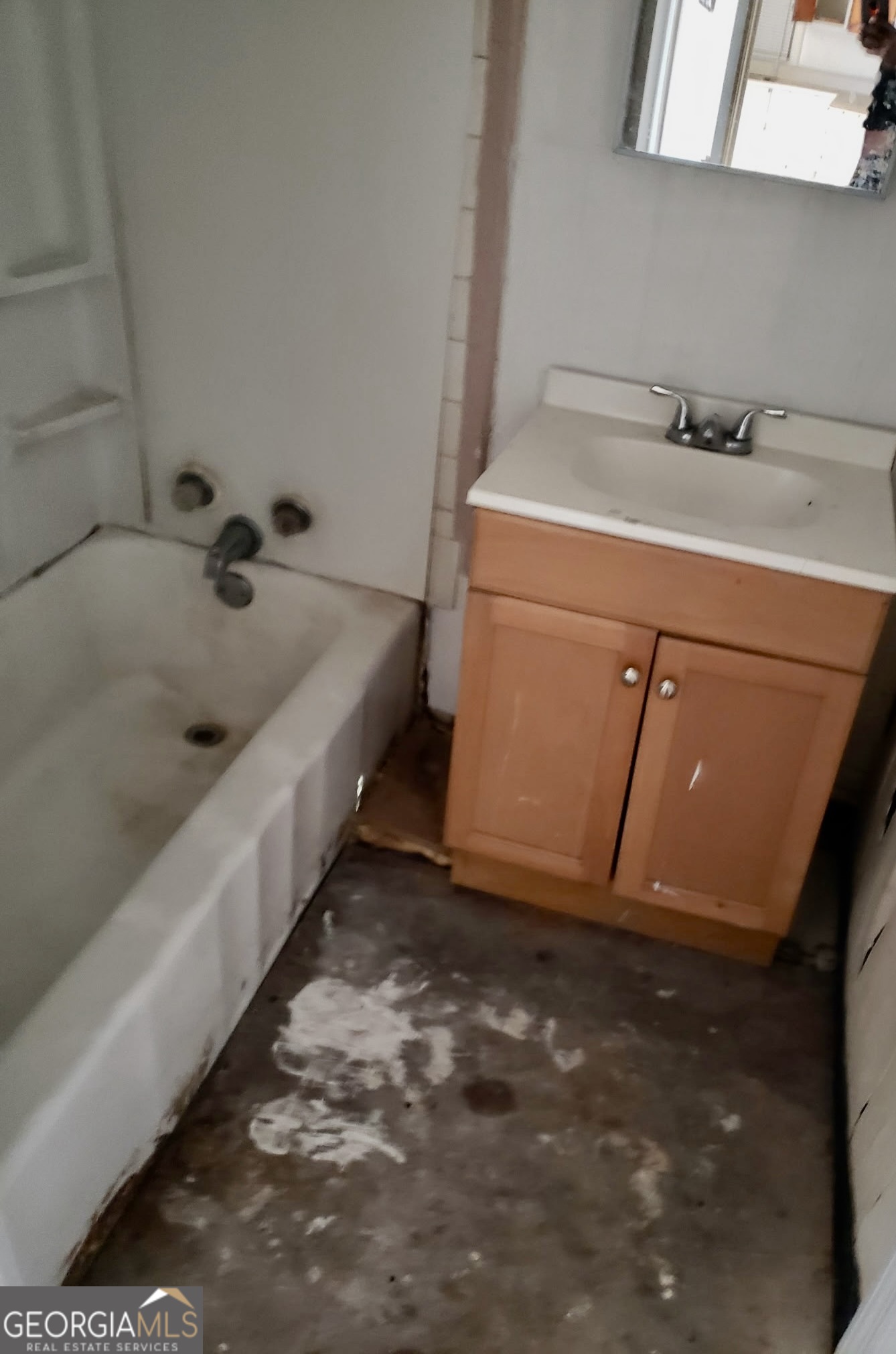 659 Paul Street Property Photo 3