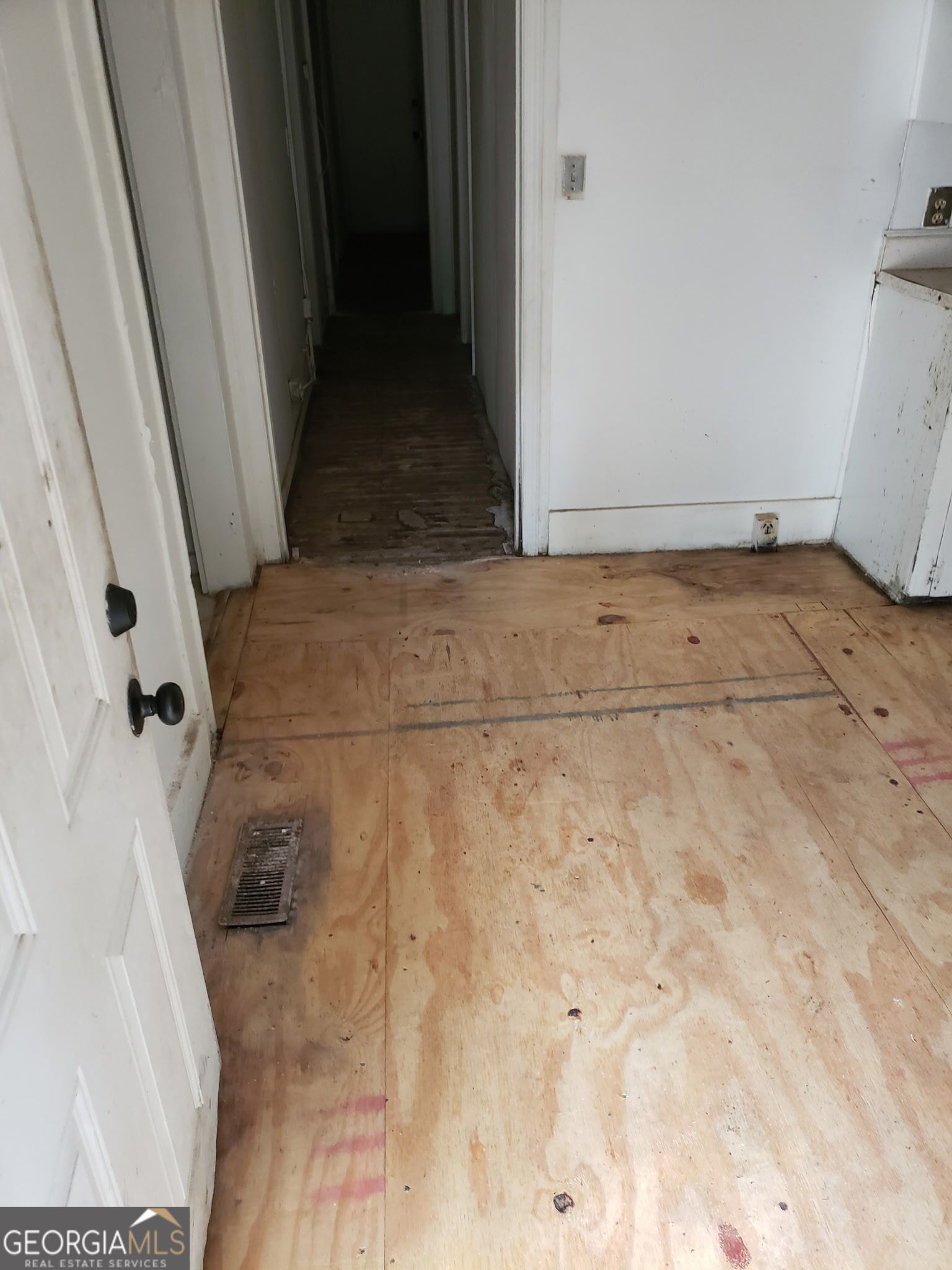 659 Paul Street Property Photo 5