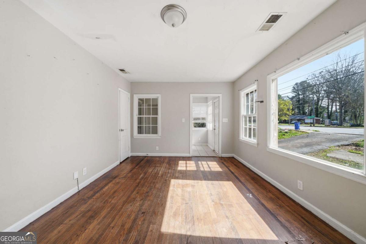 1564 Columbia Drive Property Photo 2