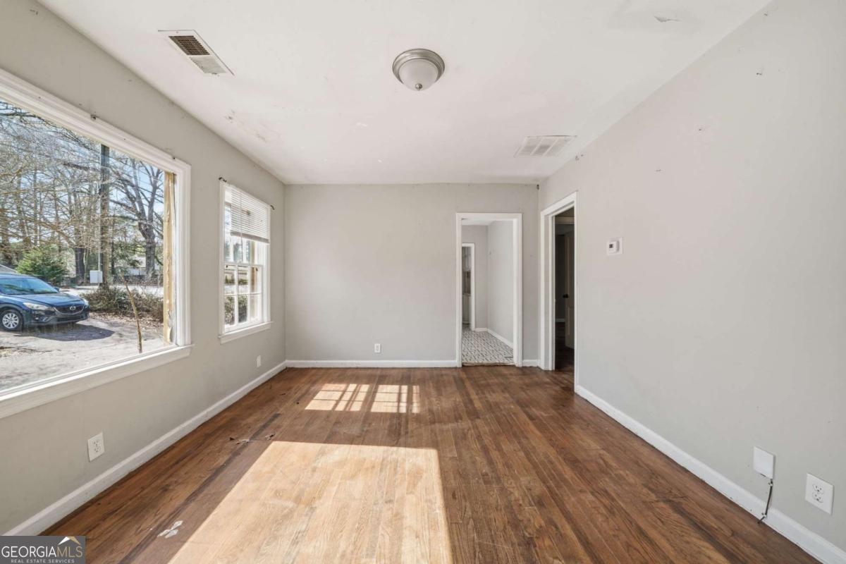 1564 Columbia Drive Property Photo 3