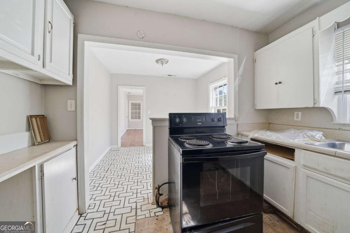 1564 Columbia Drive Property Photo 4