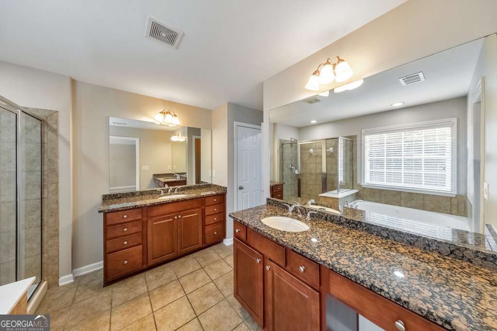 3363 Cumberland Club Drive # 16 Property Photo 6