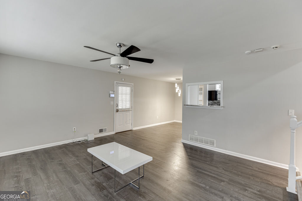 206 College Circle Property Photo 7