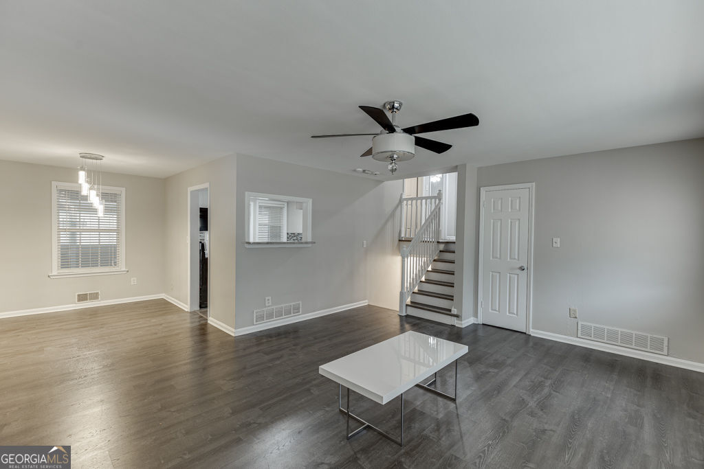 206 College Circle Property Photo 8