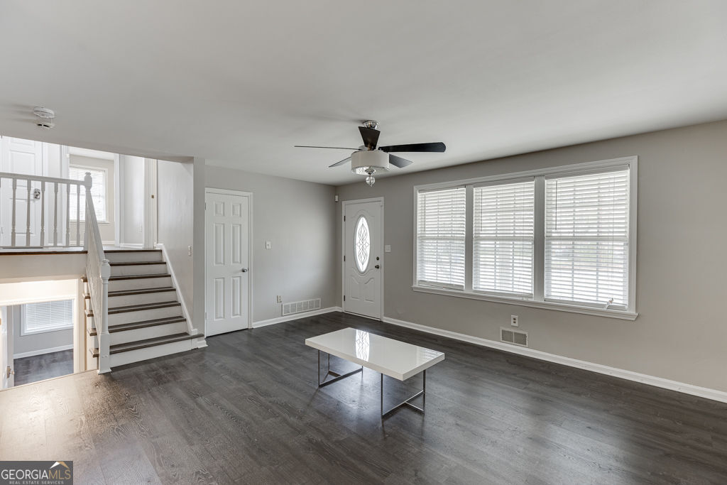 206 College Circle Property Photo 9