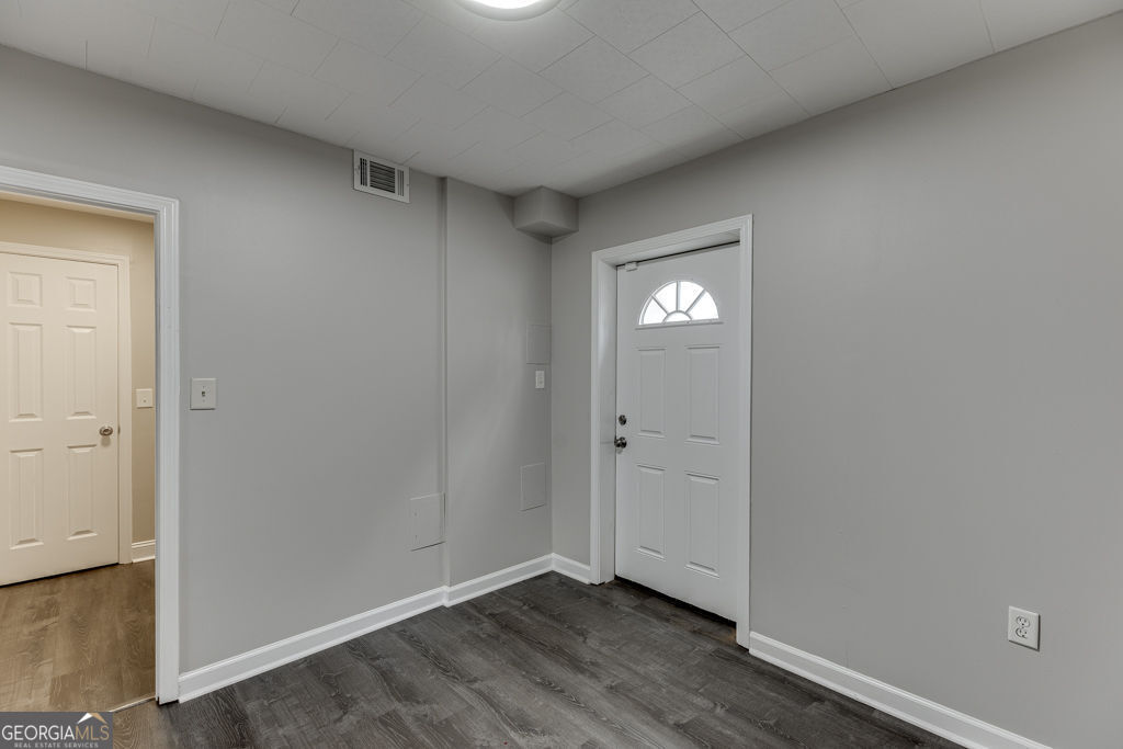206 College Circle Property Photo 32
