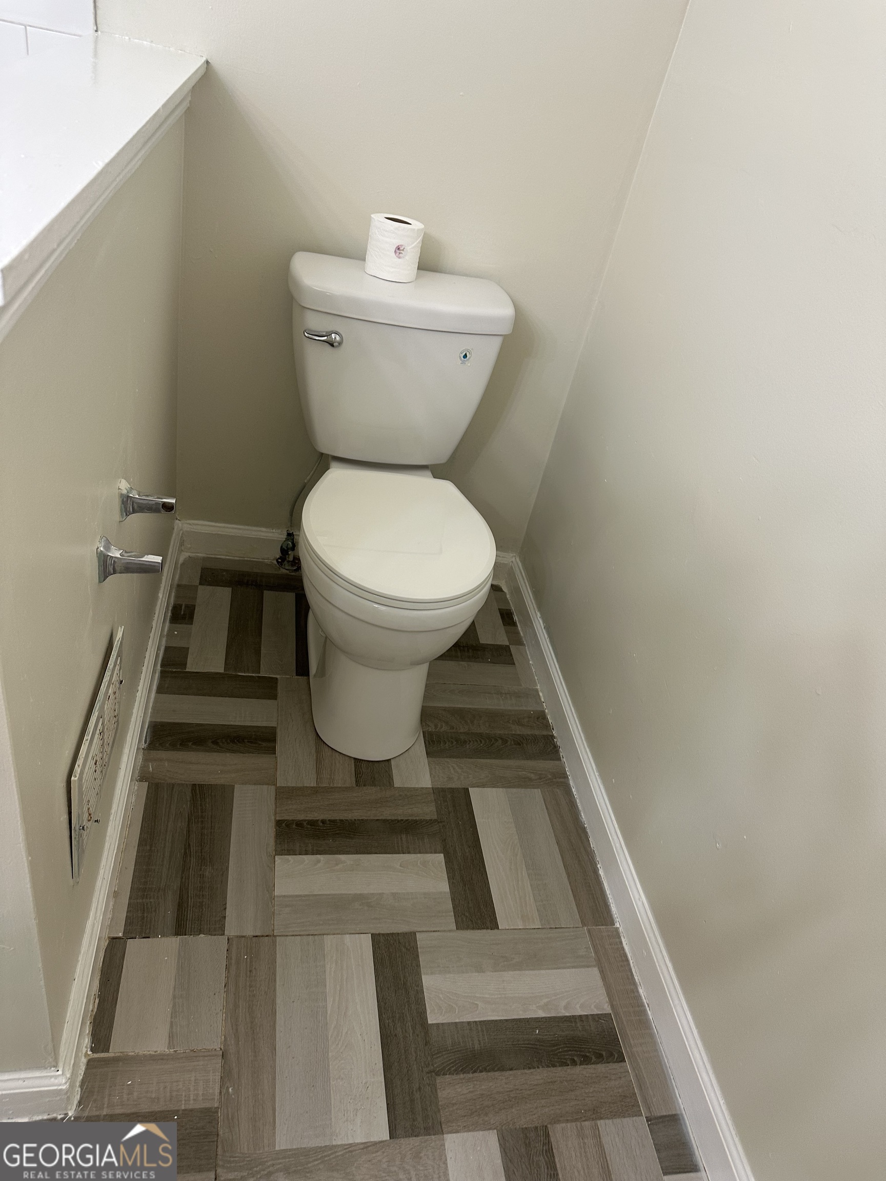 465 Eagles Crossing Circle Property Photo 2