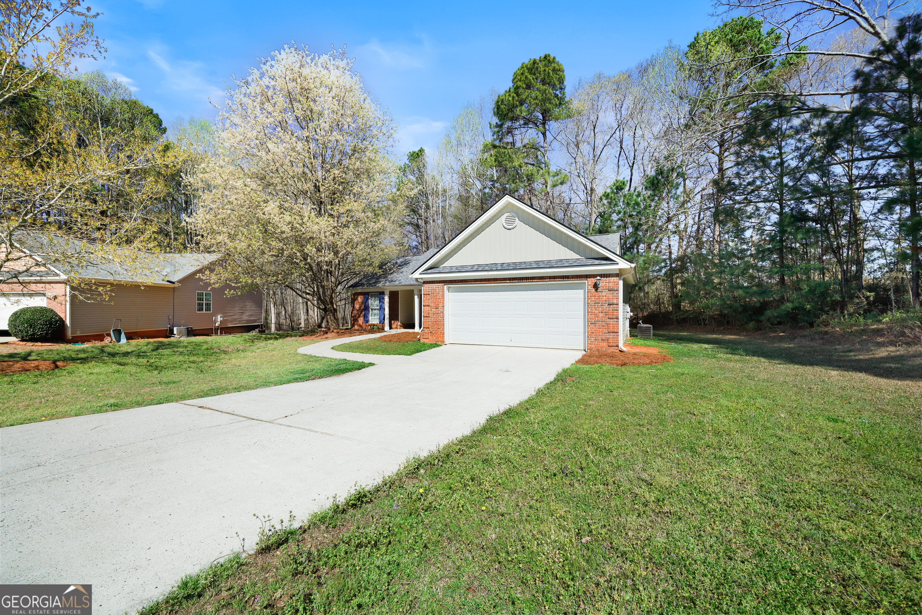 396 E Sycamore Drive Property Photo 4