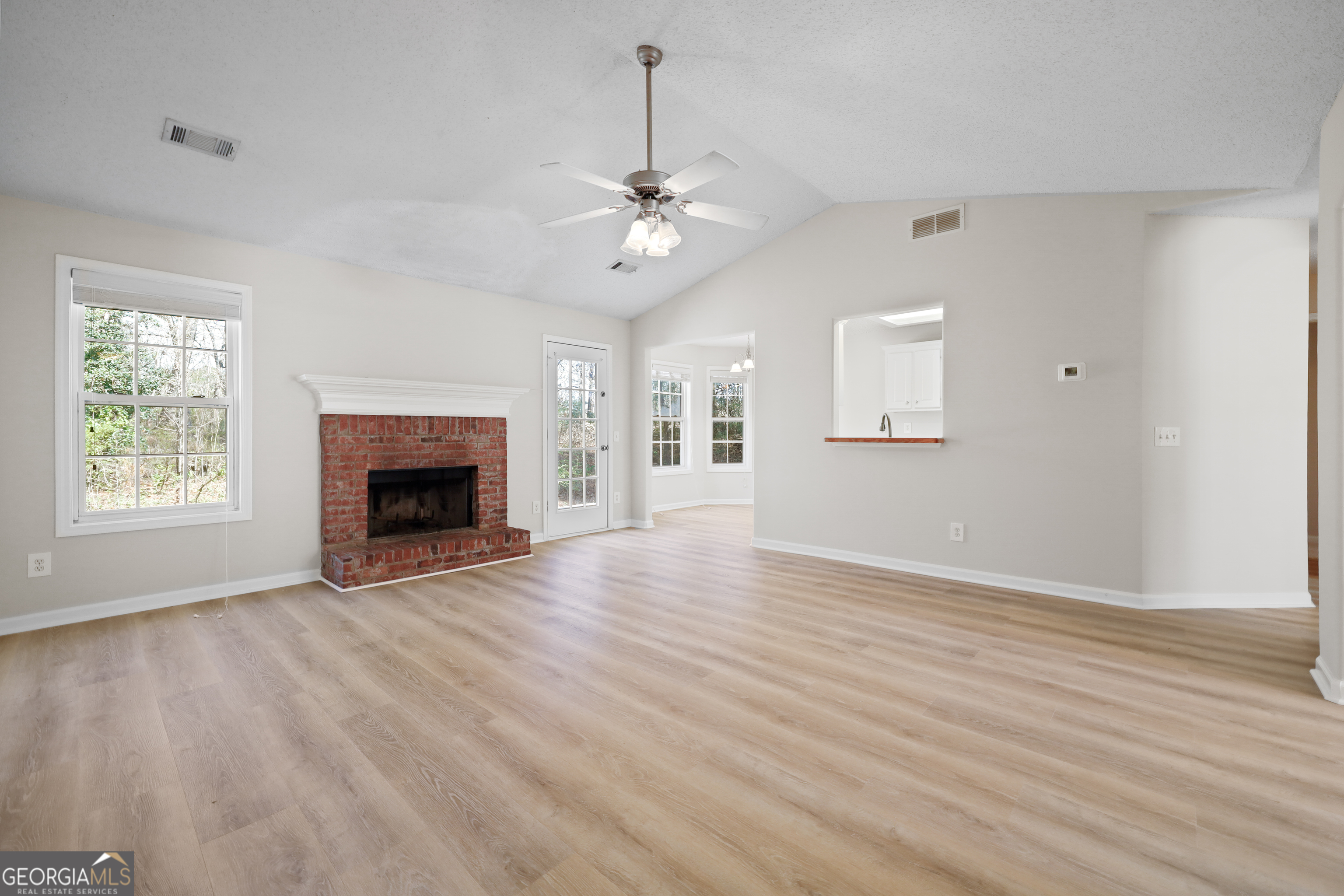 396 E Sycamore Drive Property Photo 8