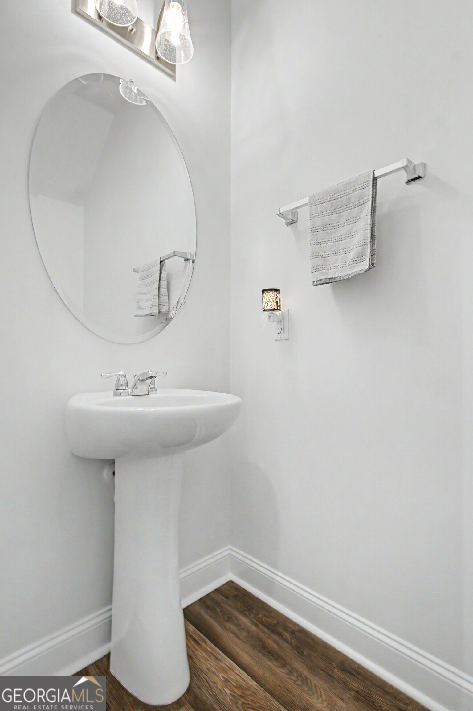 912 Meloney Drive Property Photo 3