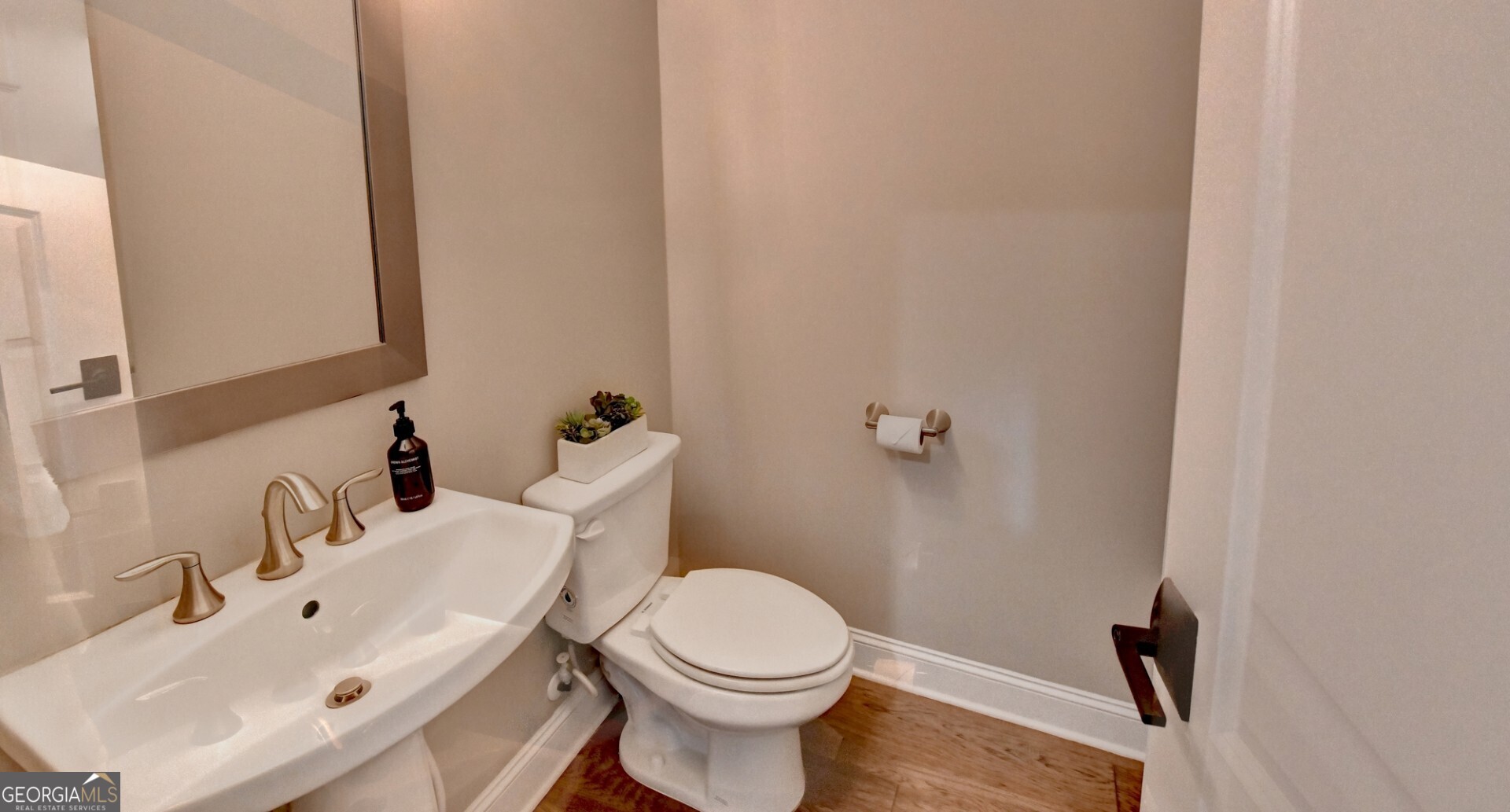 610 Central Park Overlook Property Photo 21