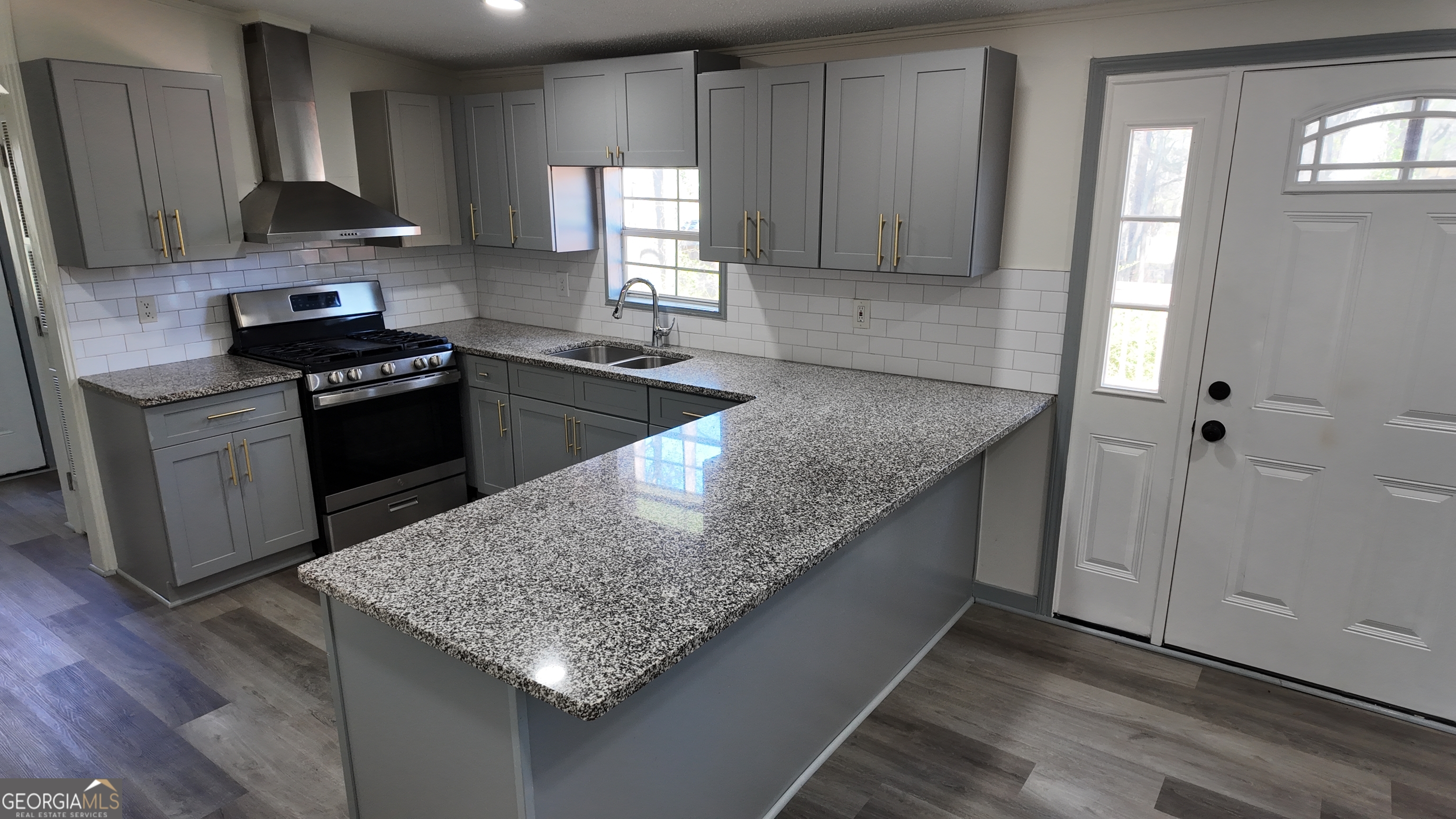 995 Highway 101 S Property Photo 14