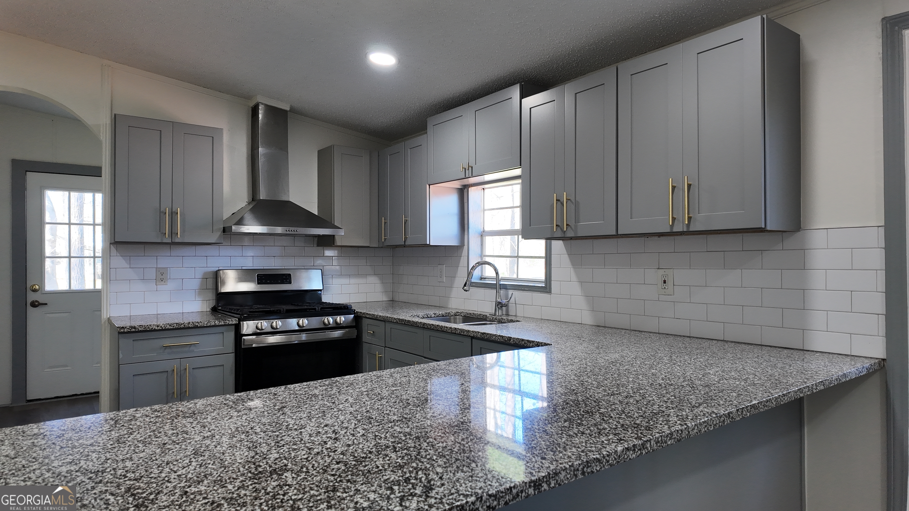 995 Highway 101 S Property Photo 15