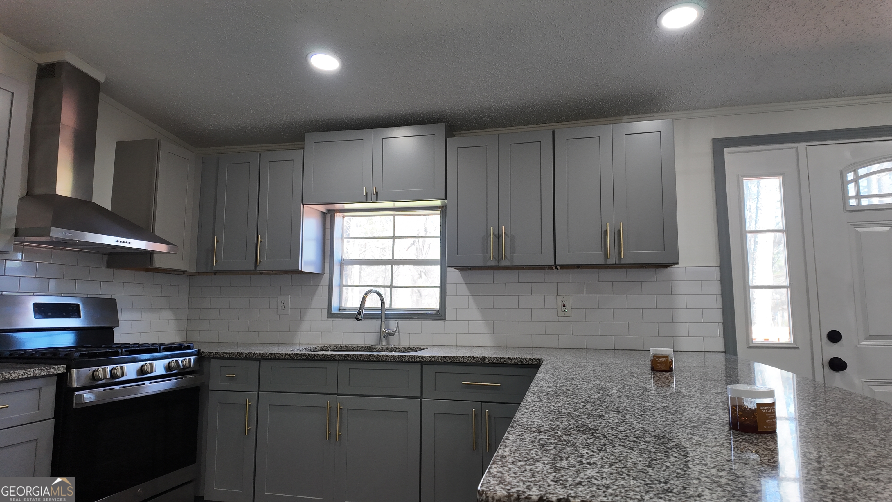 995 Highway 101 S Property Photo 17