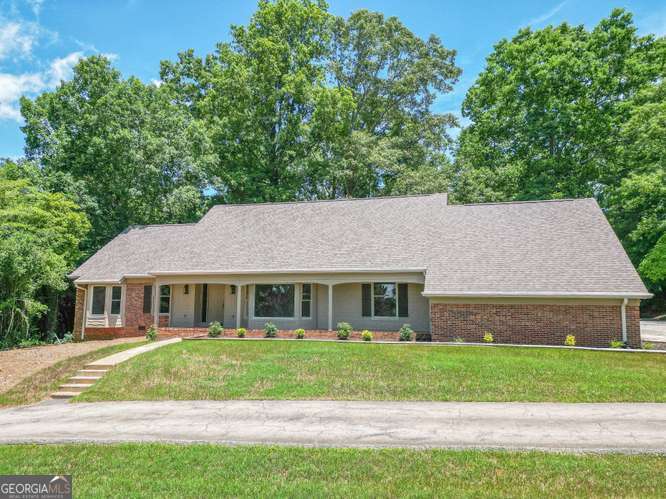 3216 Golf Club Drive Property Photo 1