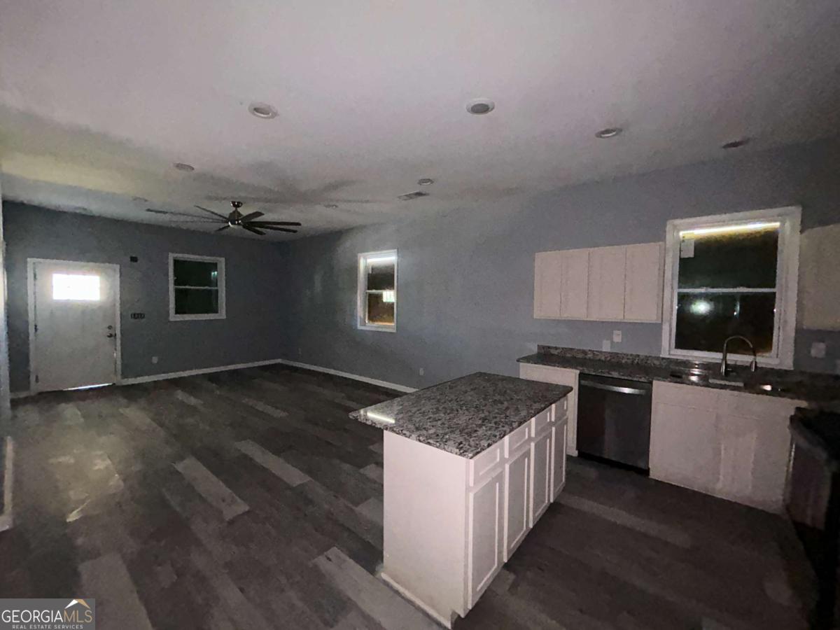 1831 Jonesboro Road Se Property Photo 3