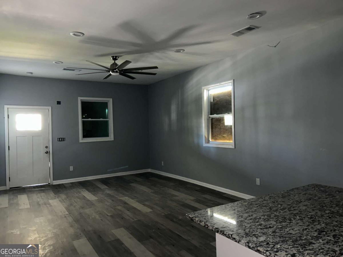 1831 Jonesboro Road Se Property Photo 4