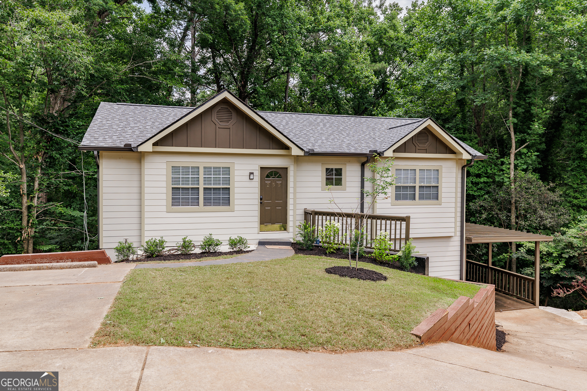 255 Pine Valley Drive Property Photo 2