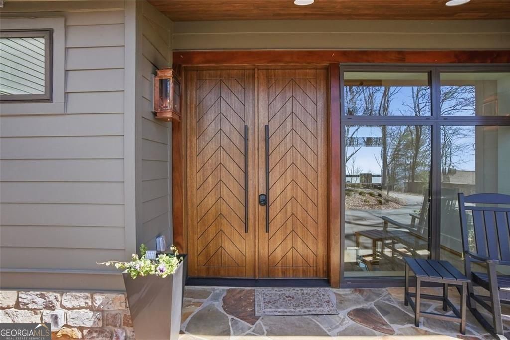 7207 Ridgeview Drive Property Photo 2