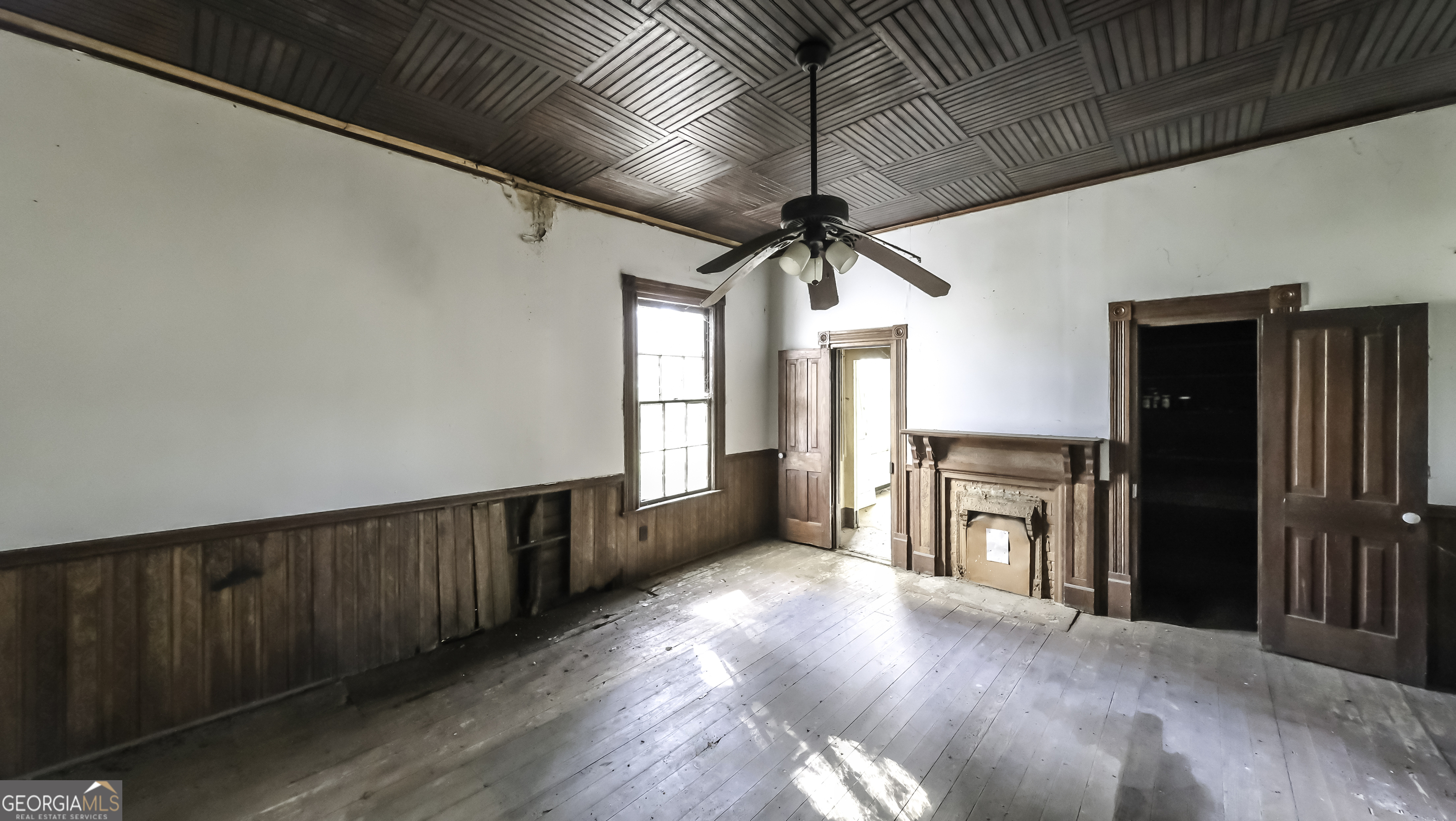 215 West Avenue Property Photo 15