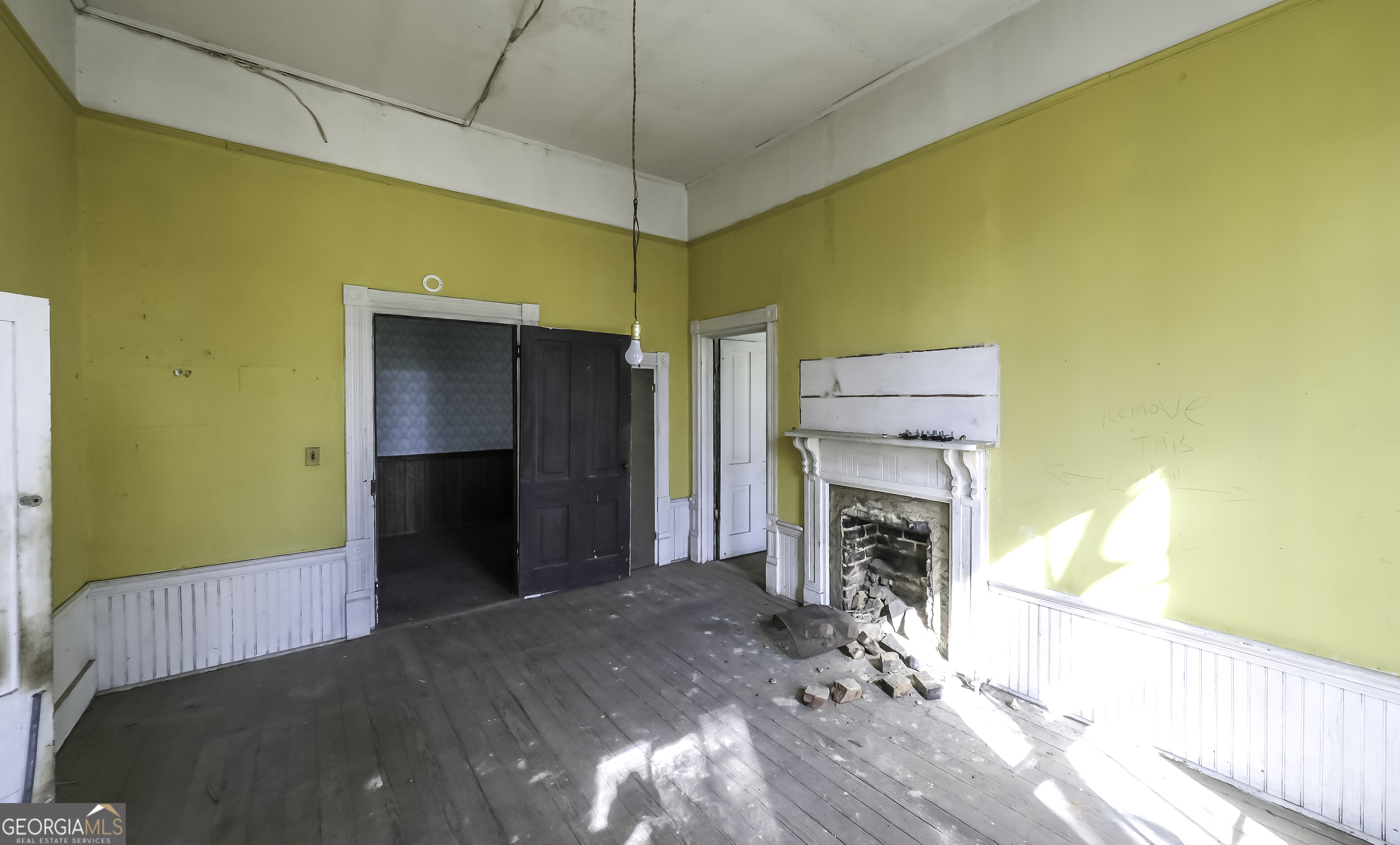 215 West Avenue Property Photo 17