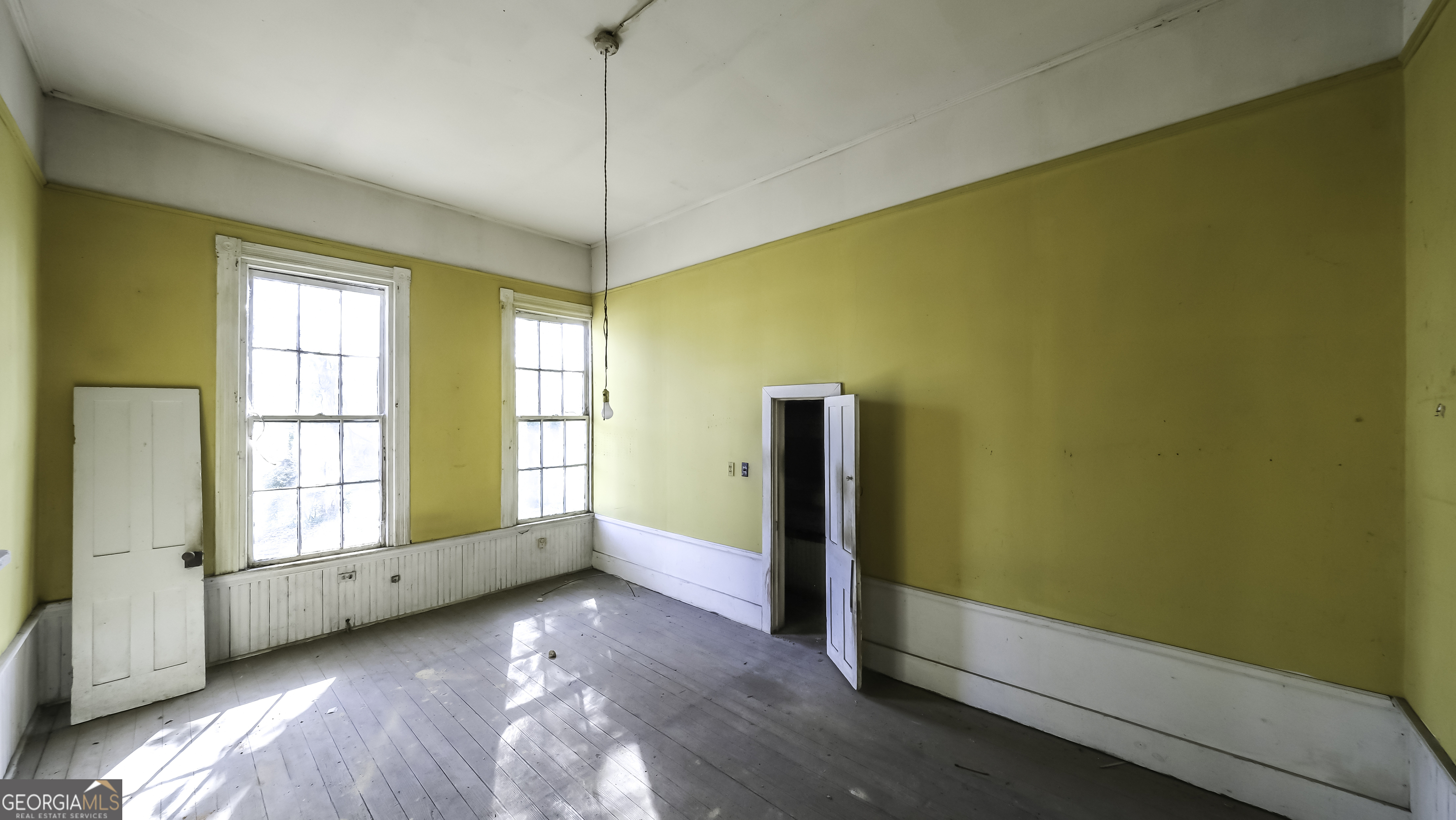 215 West Avenue Property Photo 18