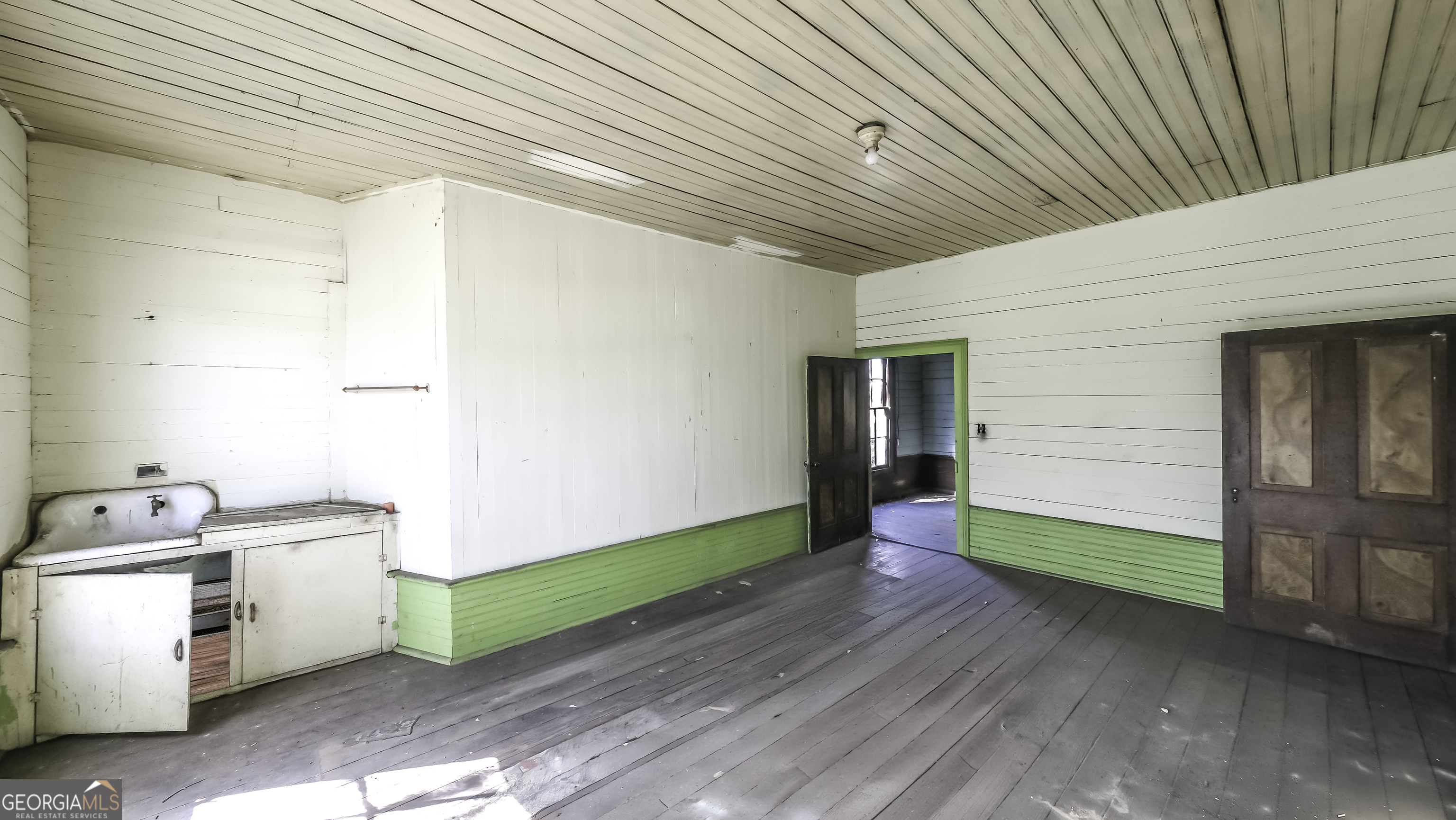 215 West Avenue Property Photo 33