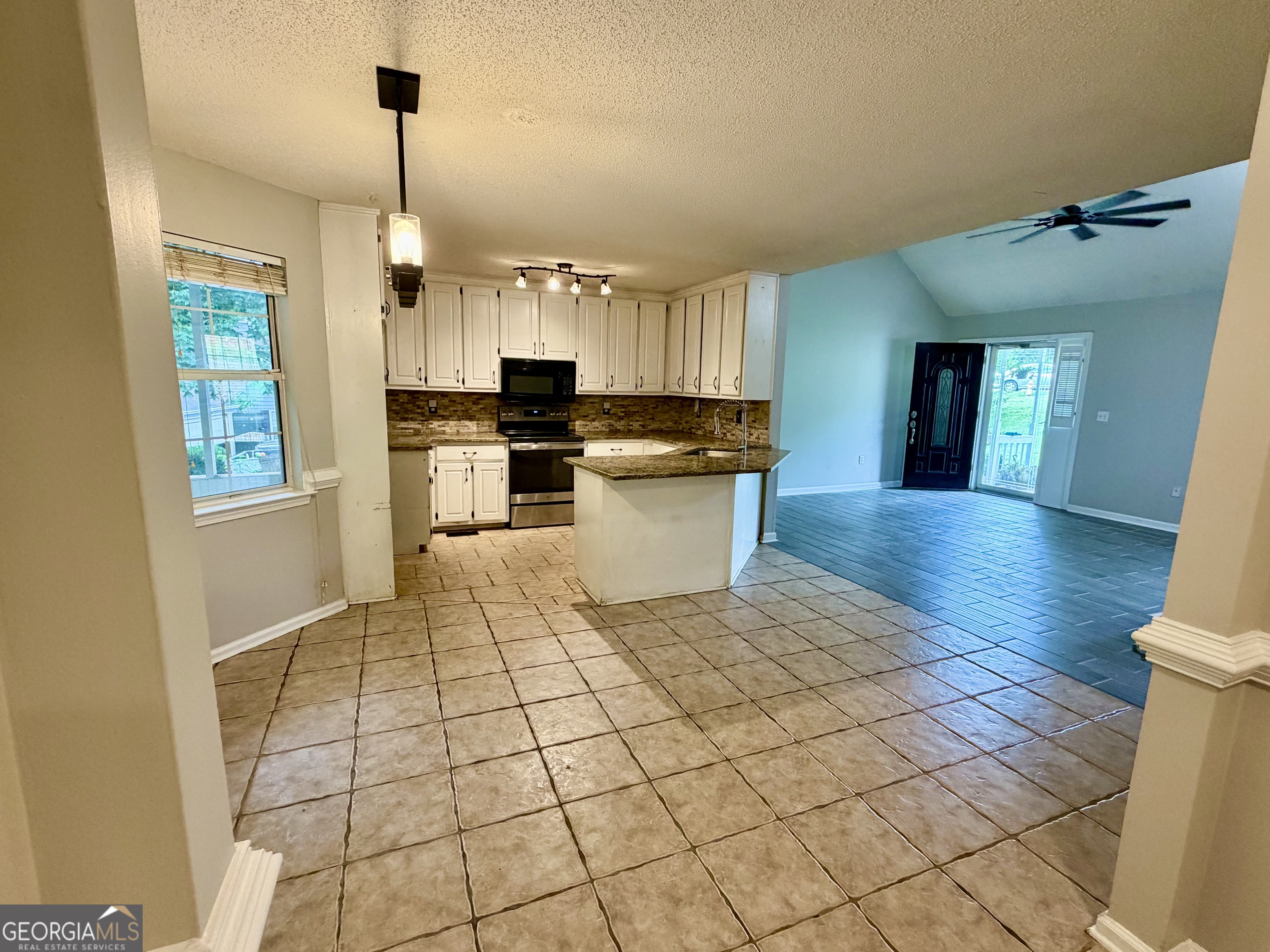 130 Lakefront Drive Property Photo 5