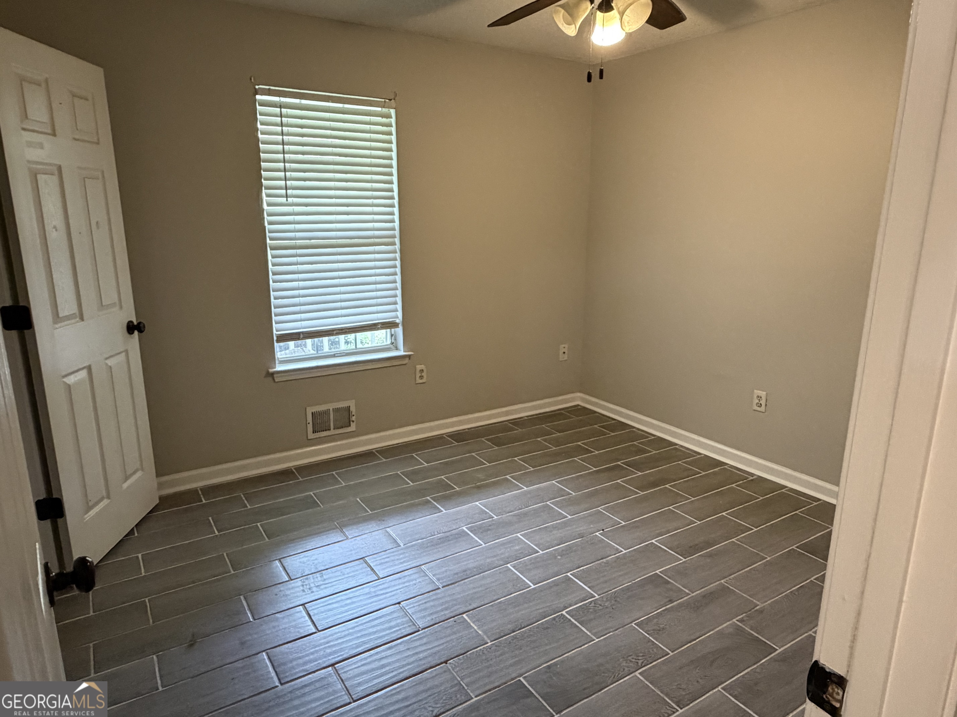 130 Lakefront Drive Property Photo 8
