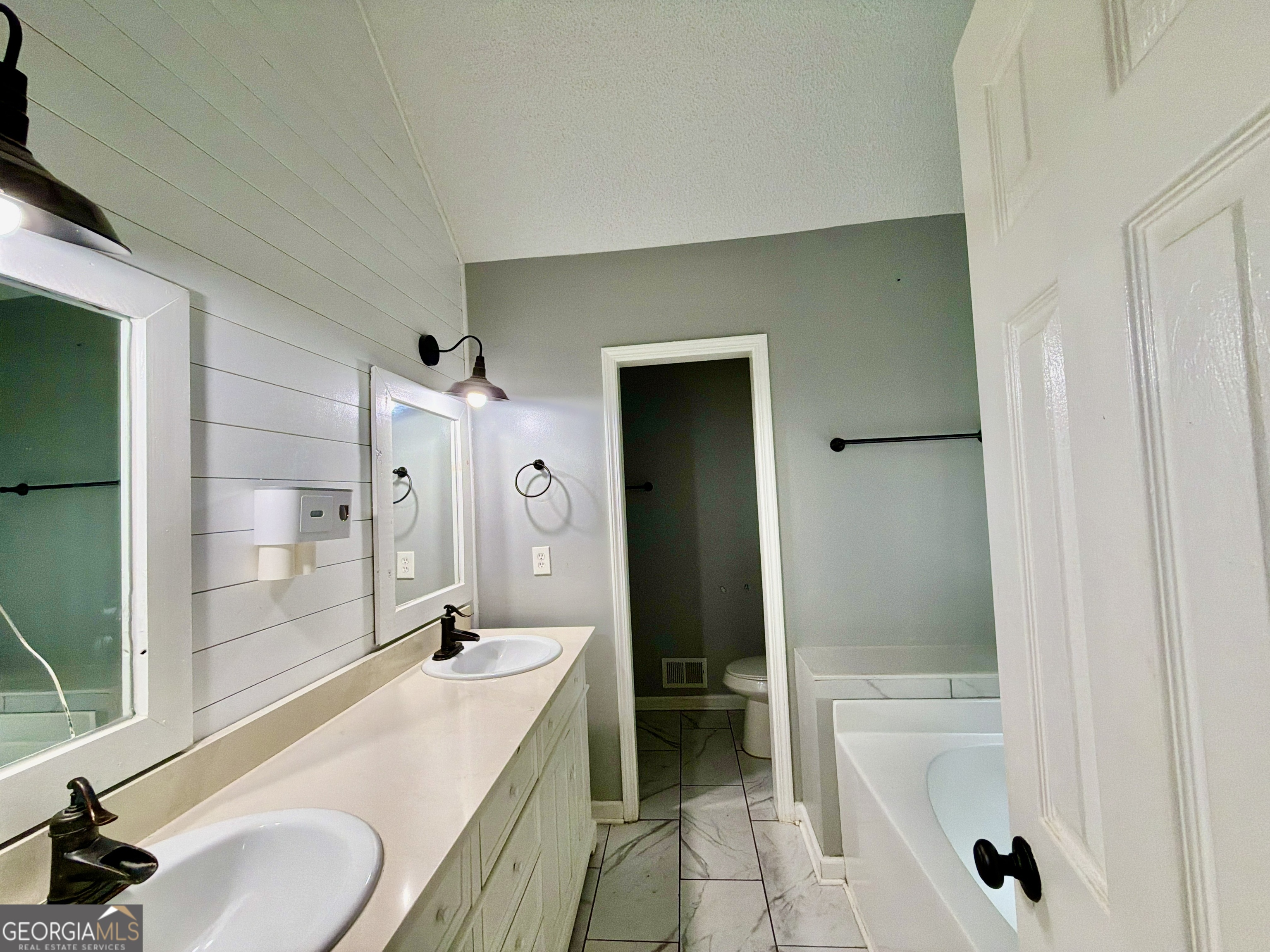 130 Lakefront Drive Property Photo 12