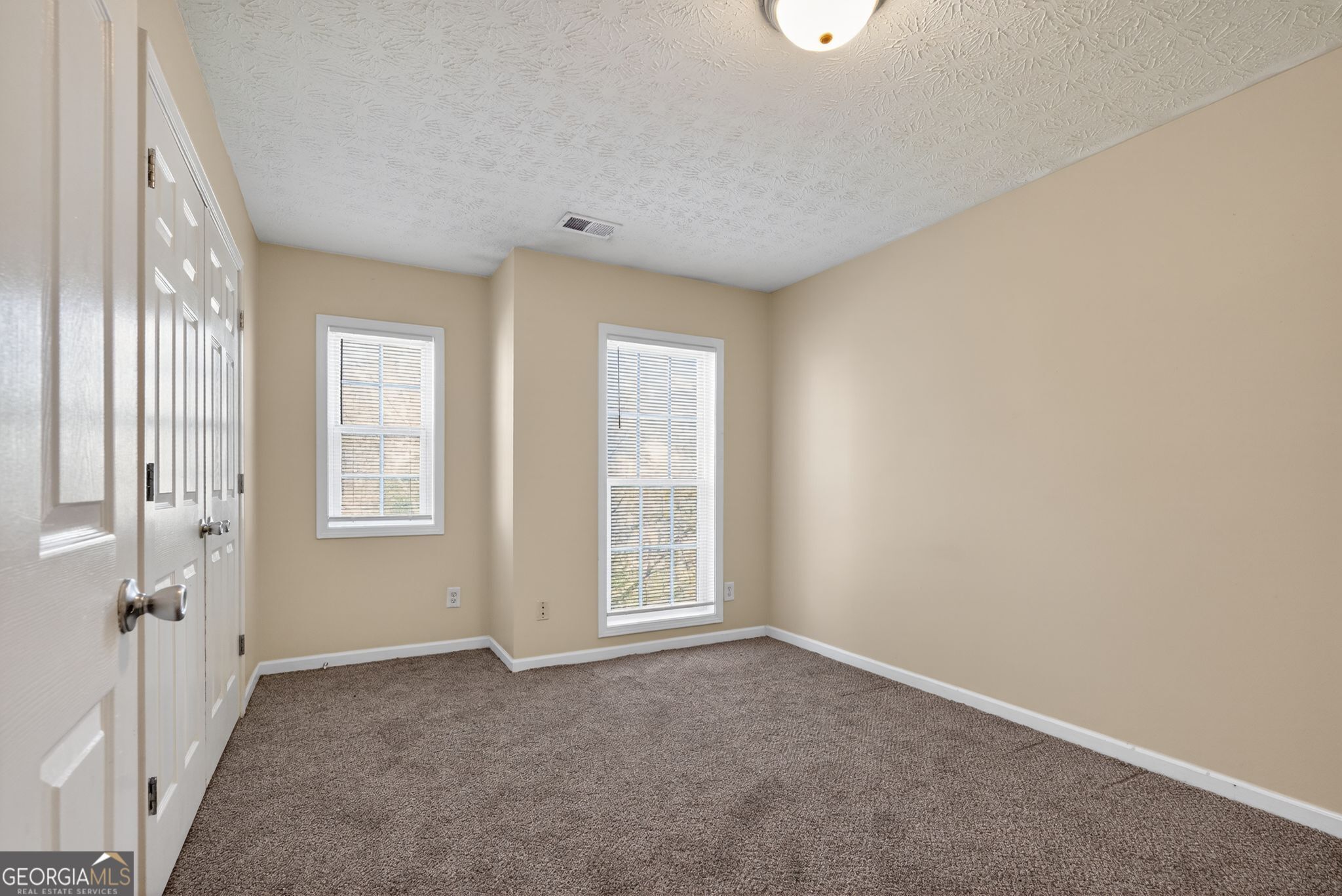3885 Riverside Parkway Property Photo 3