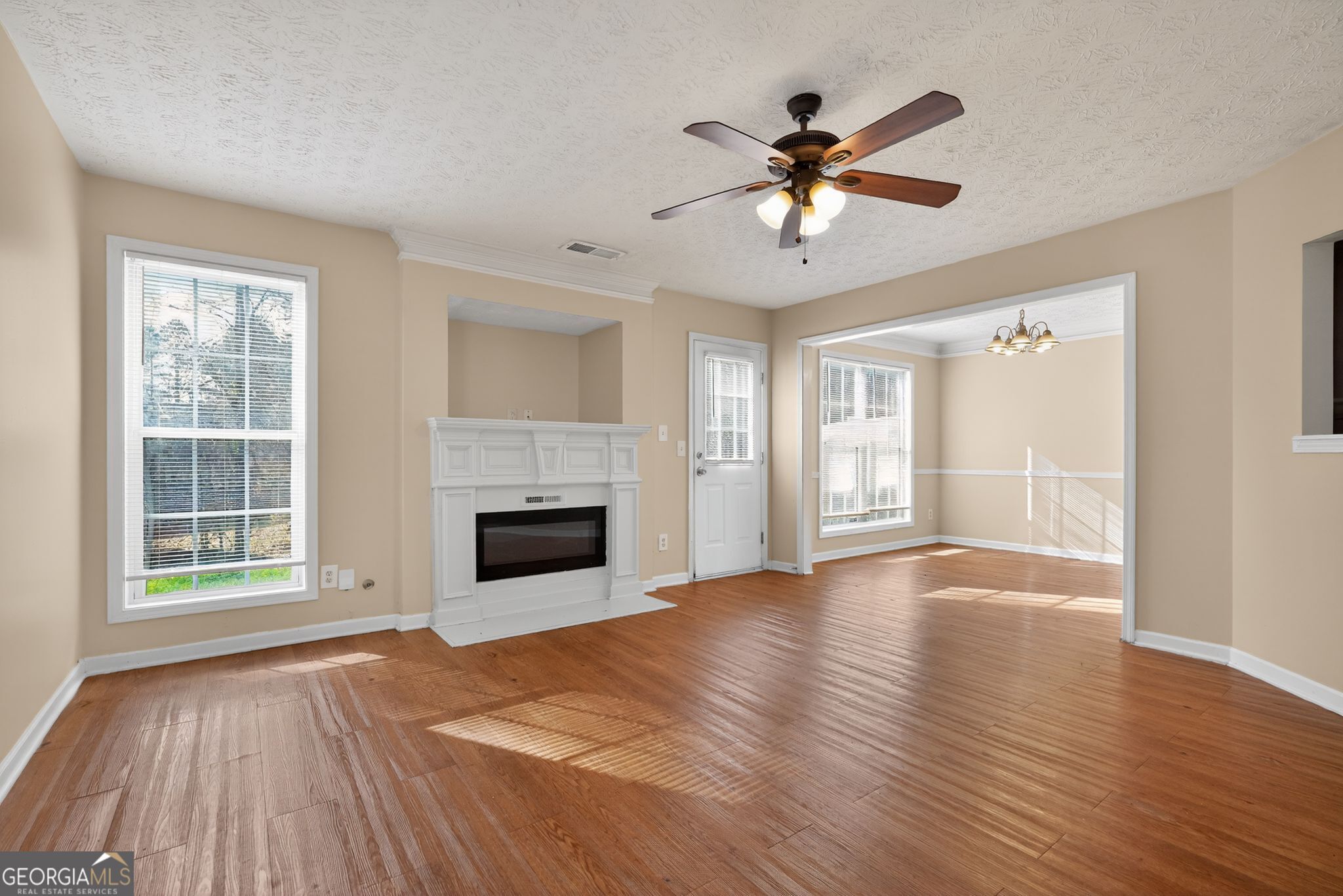 3885 Riverside Parkway Property Photo 4