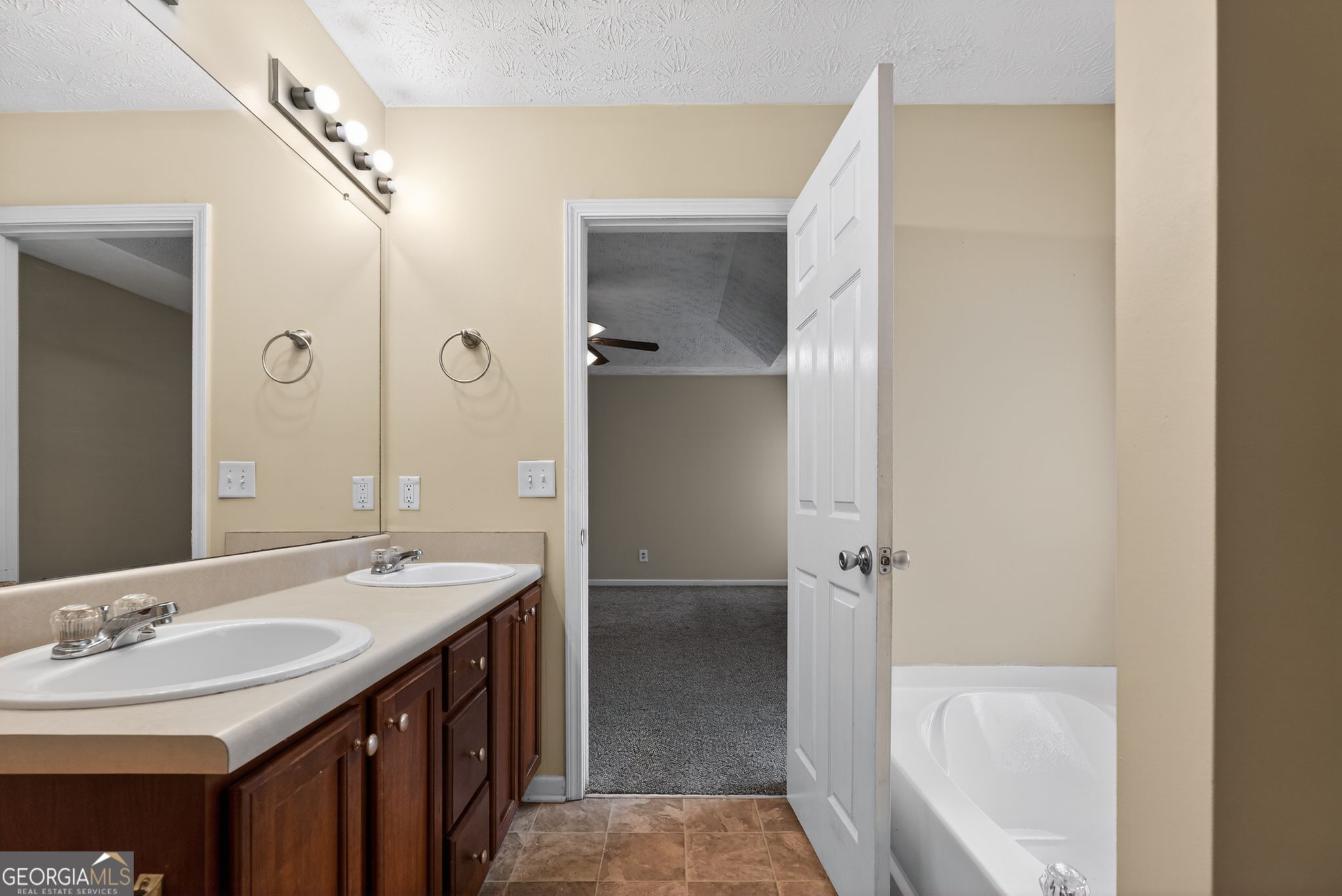 3885 Riverside Parkway Property Photo 30