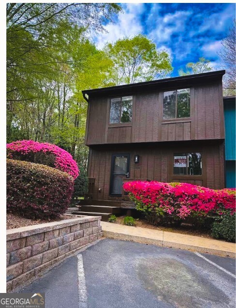 134 Fernbanks Court Property Photo 1