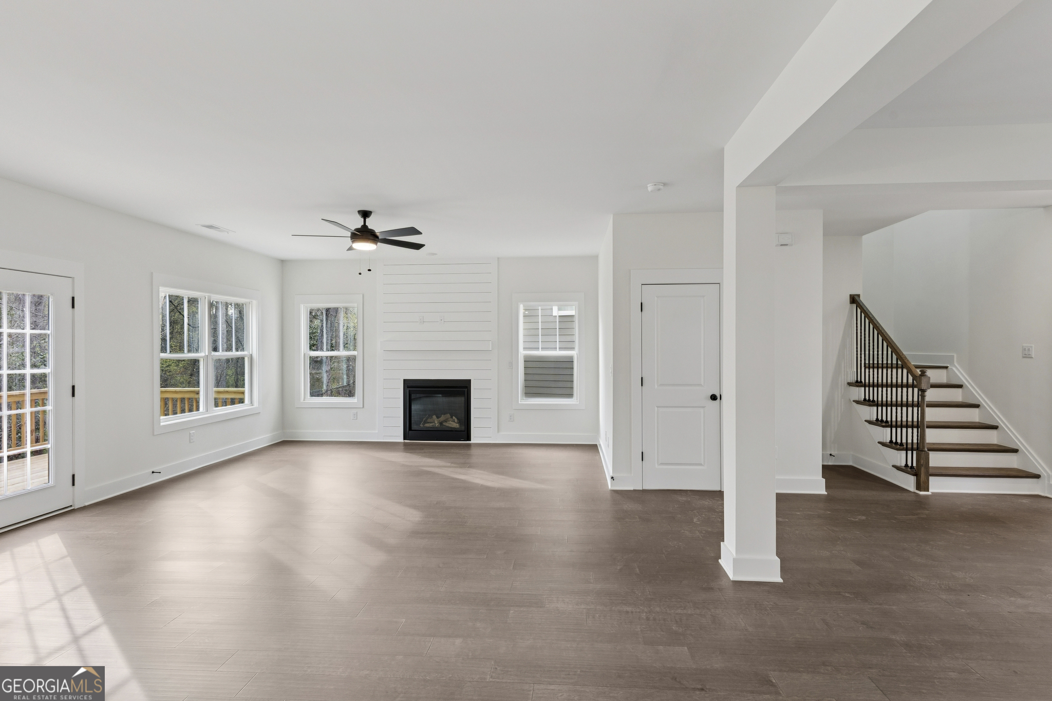 2645 Mills Bend Property Photo 4
