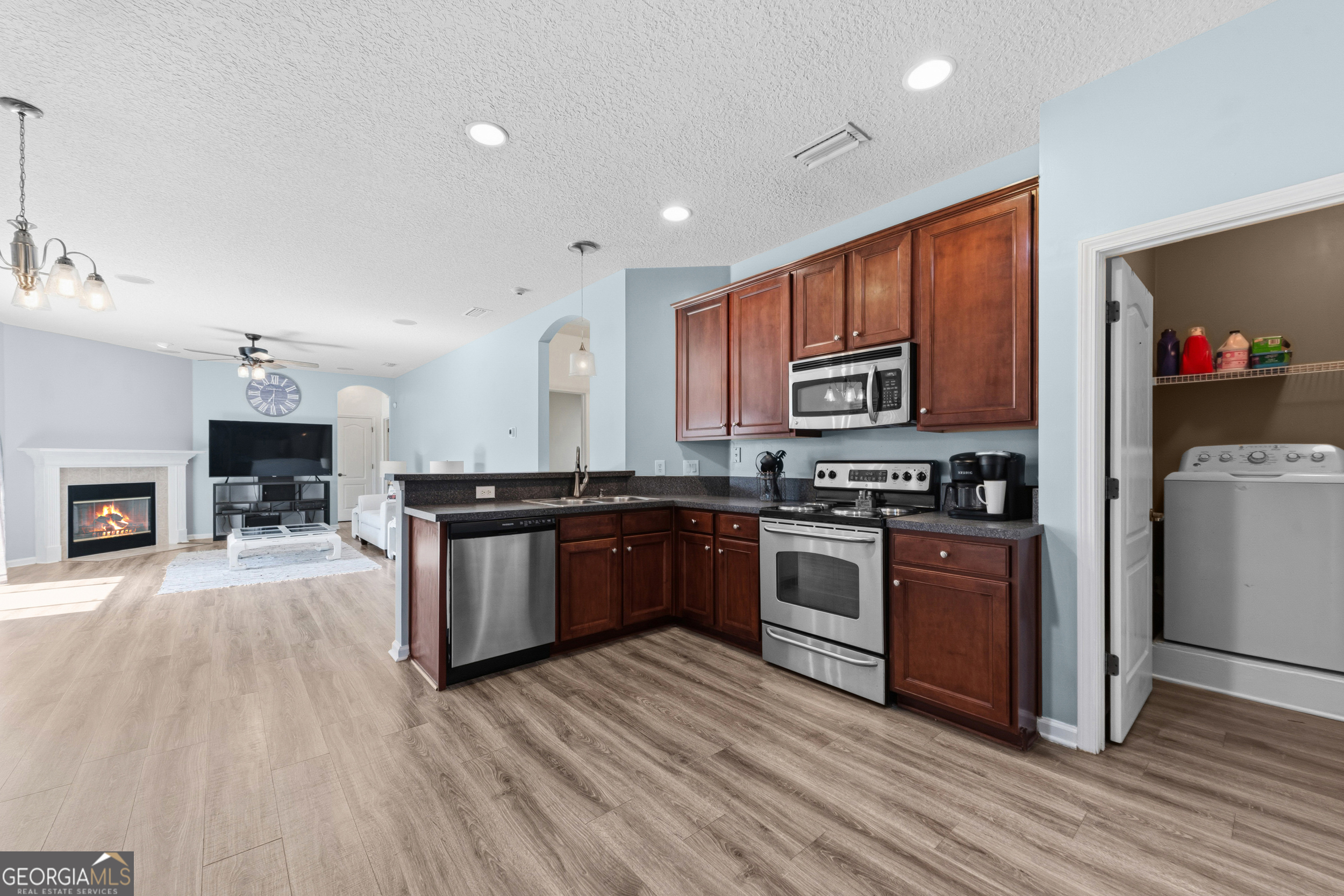 45095 Dutton Way Property Photo 11