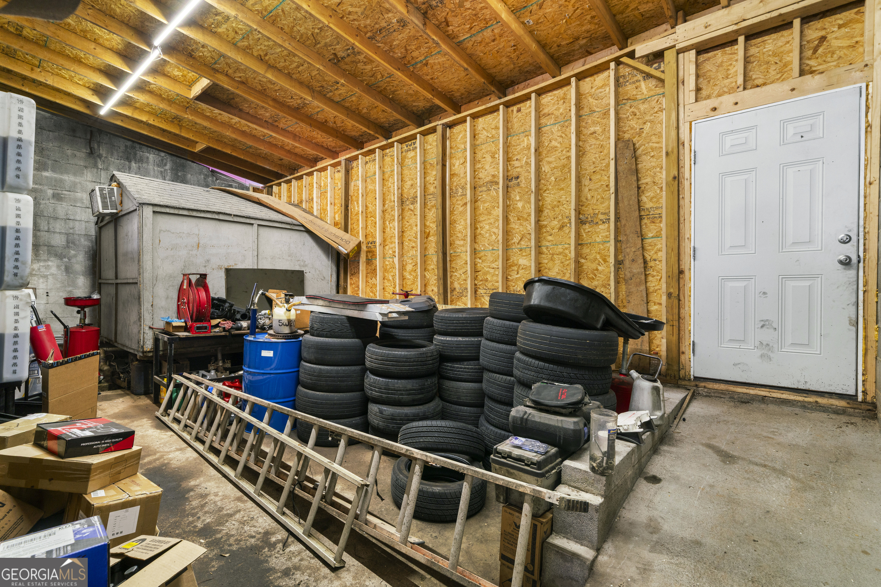 712 / 710 Glenwood Avenue Property Photo 26