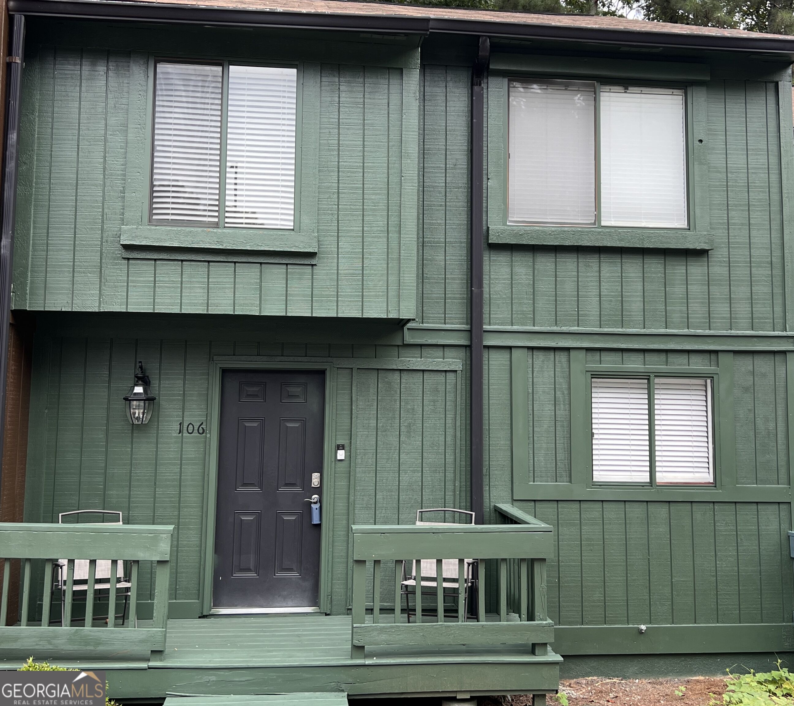 106 Fernbanks Court