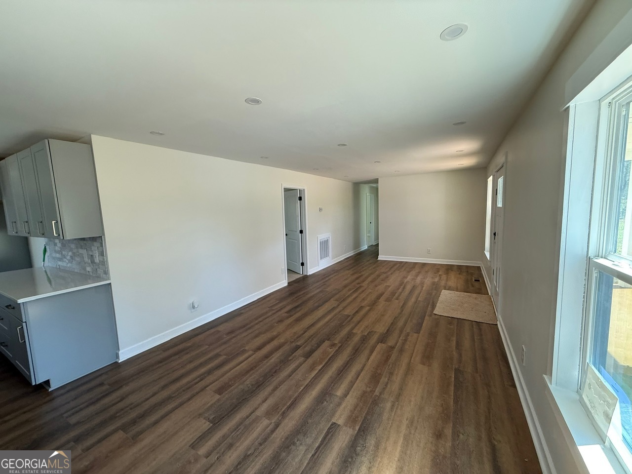 291 Mauldin Road Property Photo 4