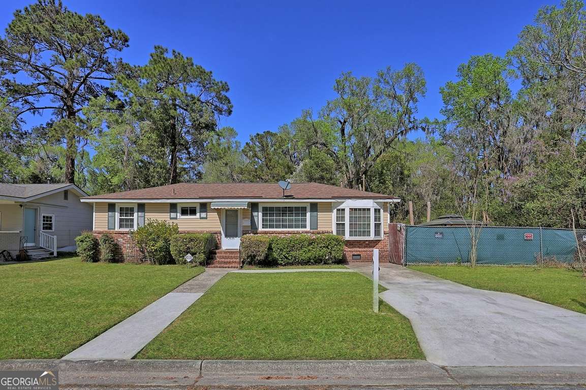 2444 E 39th Street Property Photo 1