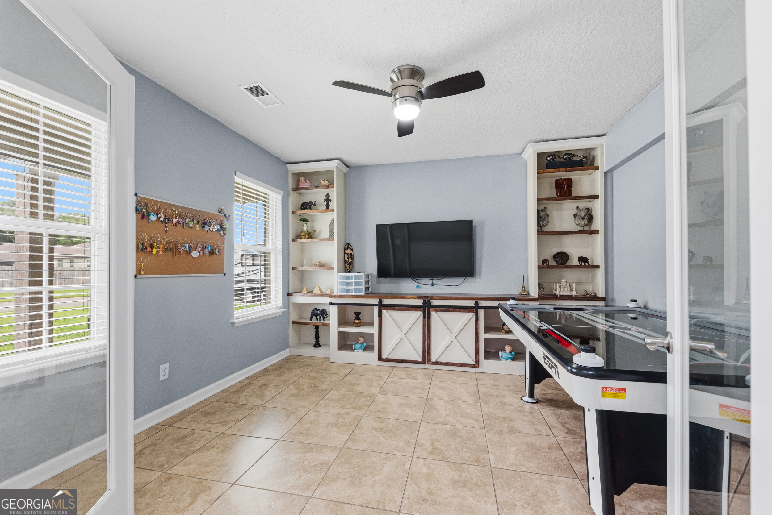135 Walnut Way Property Photo 5