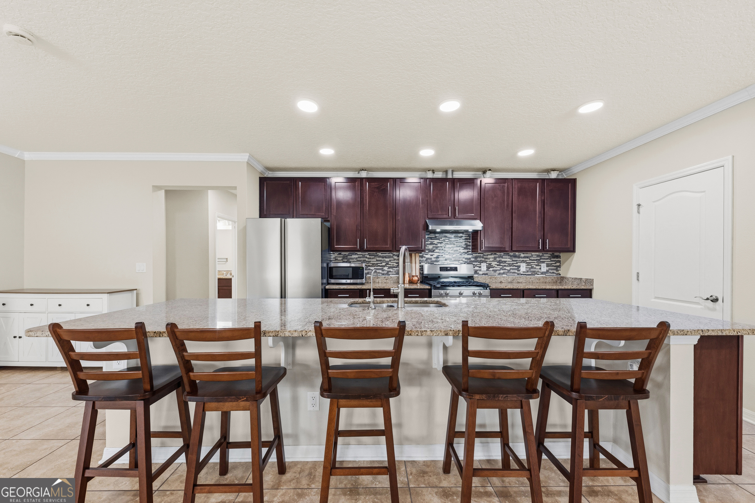 135 Walnut Way Property Photo 6