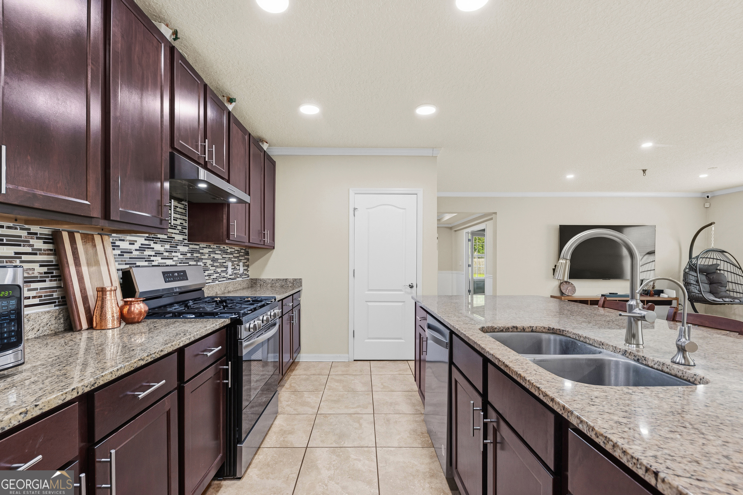135 Walnut Way Property Photo 18